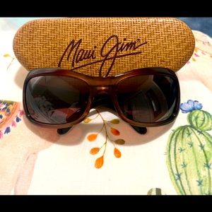 Maui Jim polarized sunglasses with case